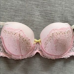 Victoria’s Secret dream angels Demi bra